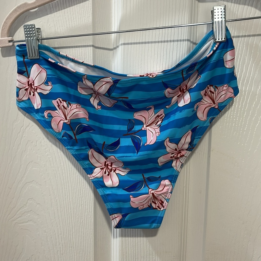 Beachsissi Pink Ruffled V-Neck Top and floral bottoms - Picture 7 of 7